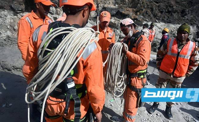 سباق مع الزمن للعثور على ناجين من الانهيار الجليدي في الهند (فيديو)