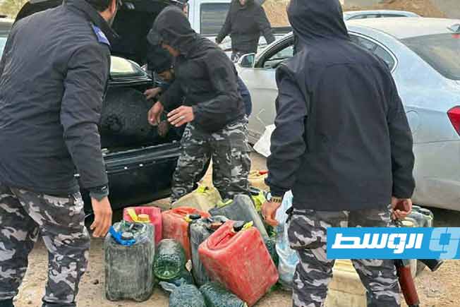 ضبط وقود وسلع غذائية مهربة في منفذ رأس اجدير