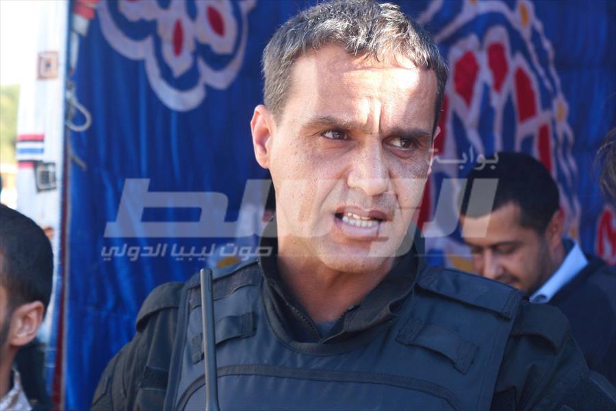 قوة أمنية تؤمن صرف الرواتب المتأخرة في شحات