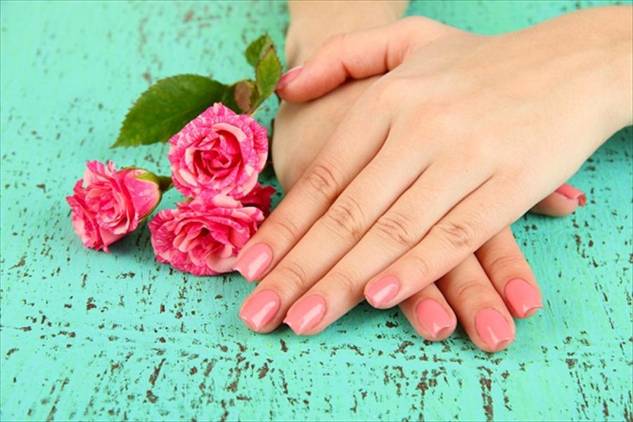زيت الزيتون والسكر لتنعيم اليدين