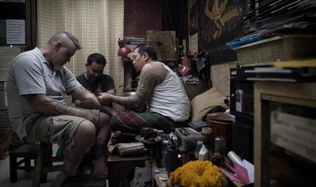 سكان تايلاند غاضبون من استخدام صور «بوذا» ودق الأوشام للأجانب
