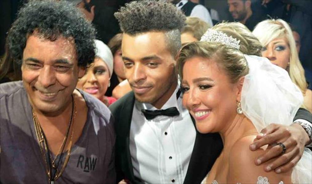 بالصور: محمد منير وحماقي يغنيان لمي كساب وأوكا