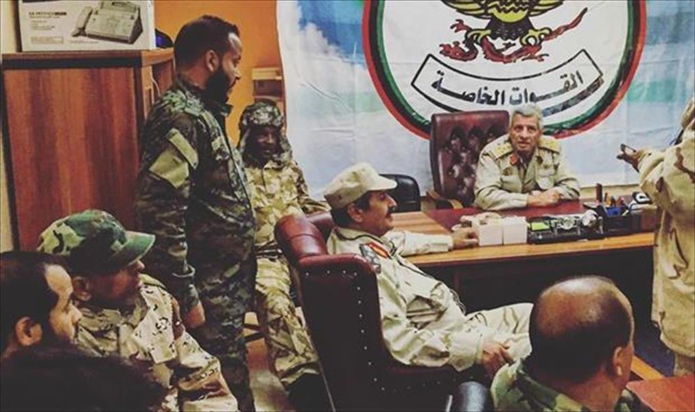 الحاسي يجتمع مع بوخمادة بمقر «الصاعقة» في بوعطني
