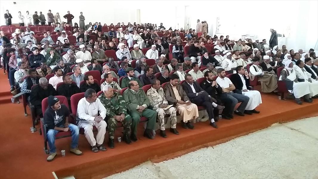 القيادات العسكرية والأمنية بوادي الشاطئ تبحث إنشاء غرفة أمنية