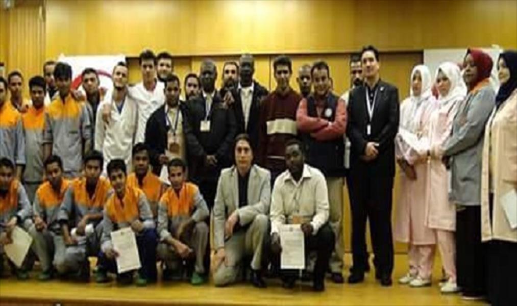 تكريم العاملين والمشرفين على النظافة بمركز بنغازي الطبي