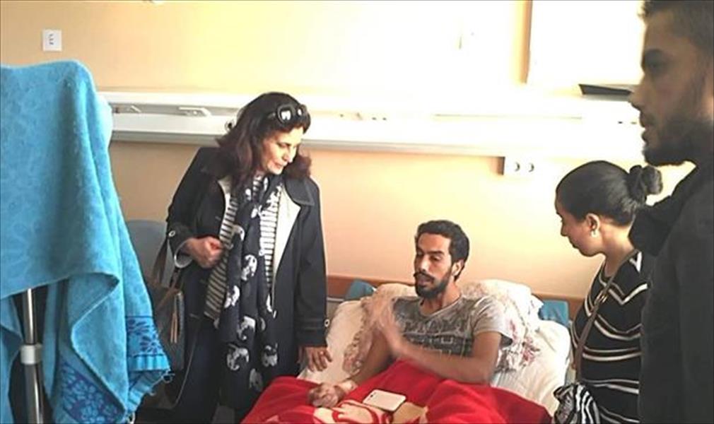 «أمازونات ليبيا» يقمن بزيارة جرحى الجيش ببنغازي