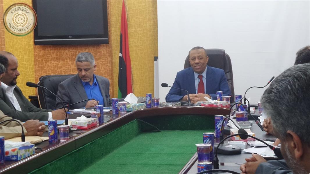 الثني يجتمع مع عمداء بلديات مساعد وطبرق وبئر الأشهب ومديري المنافذ