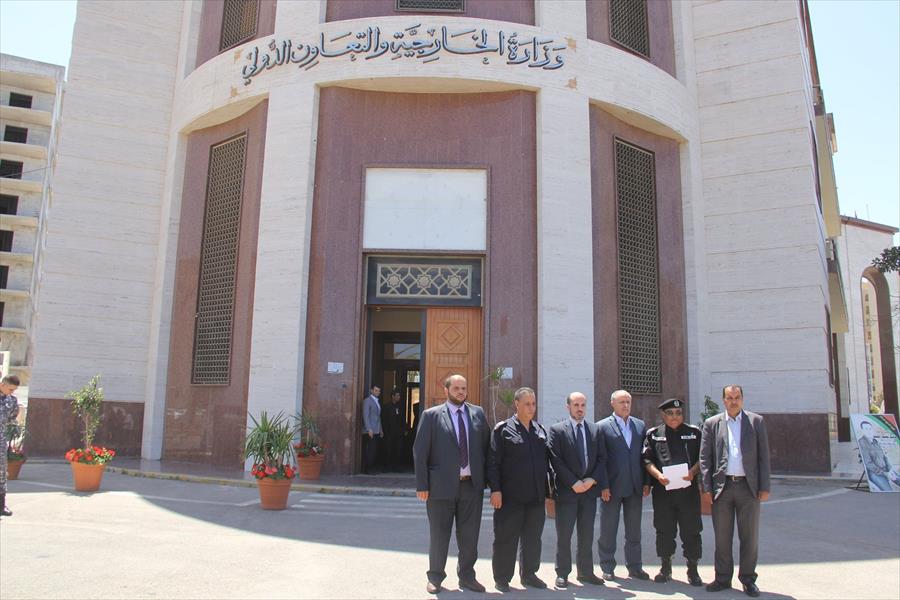 بالصور.. «الرئاسي» يتسلم 3 مقرات وزارية جديدة