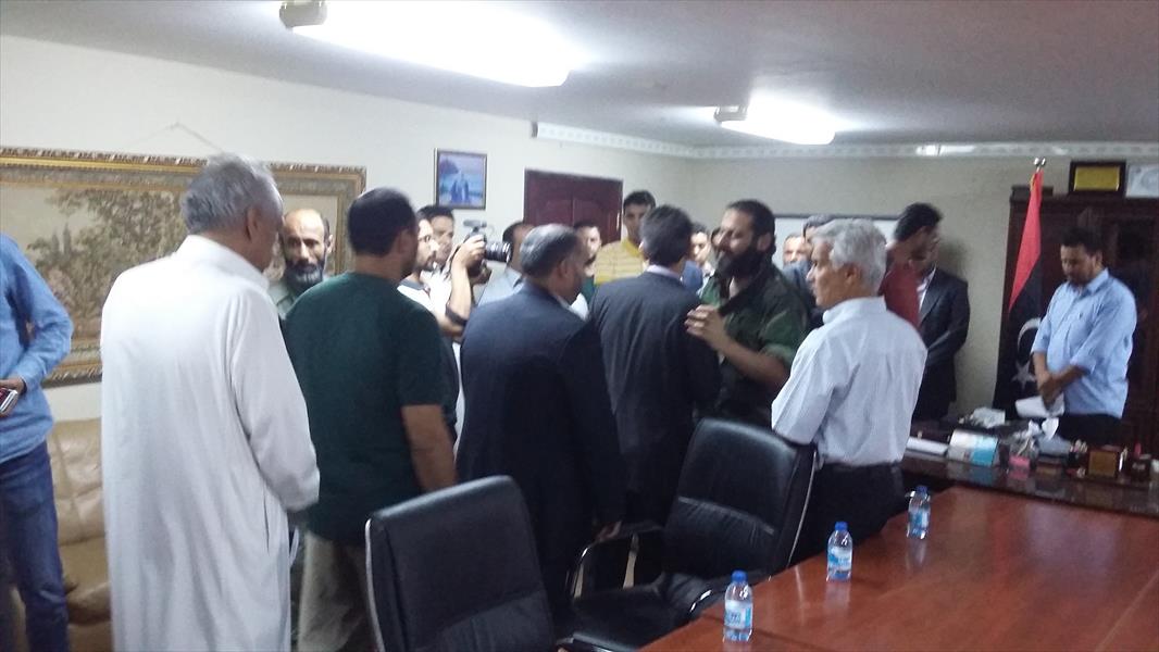 عمداء وأعضاء بلديات بنغازي الكبرى يقدمون التعازي في ضحايا تفجير شارع البيبسي