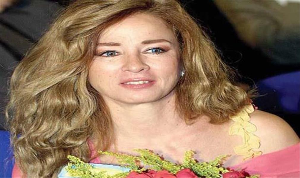 تكريم نجلاء فتحي في مهرجان «أسوان»