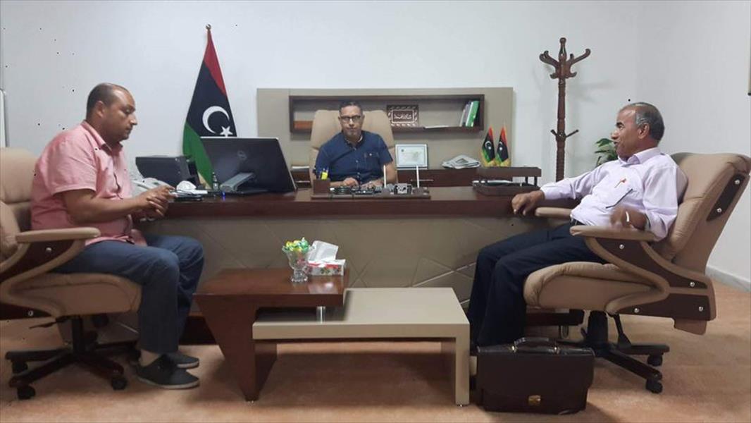 خالد نجم يبحث مع عميد أجخرة سبل افتتاح مركز ثقافي في البلدة