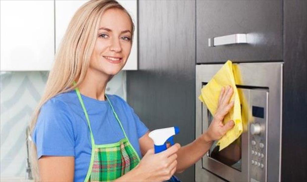كيف تتخلصين من رائحة الميكروويف؟
