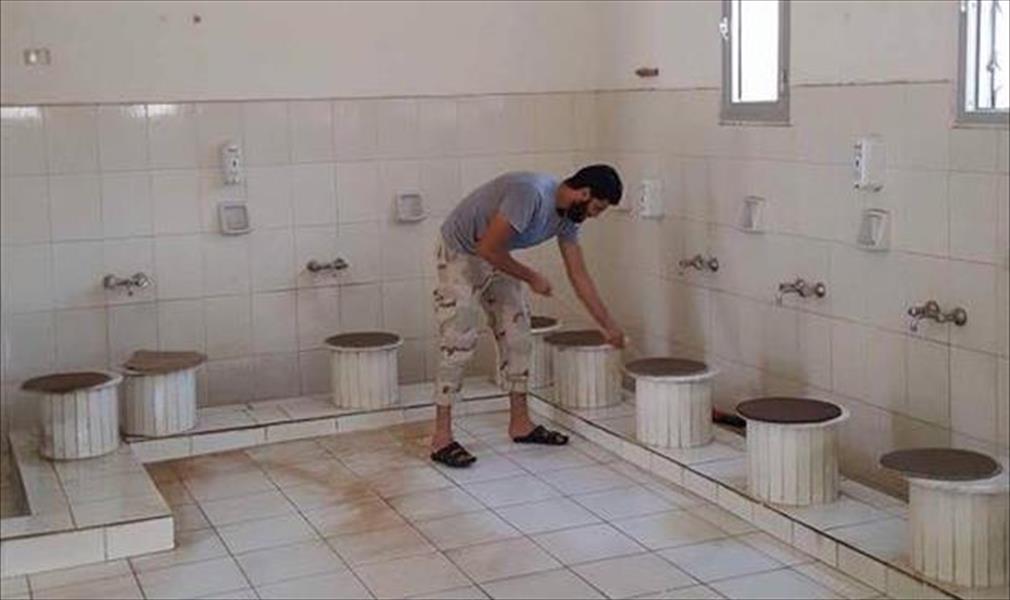 بالصور: تهيئة مسجد قرطبة في سرت للصلاة