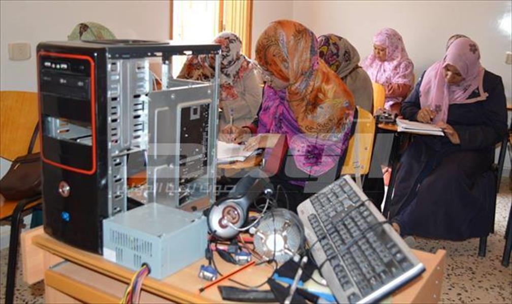 تخريج دفعة متدربات على الحاسوب بسبها