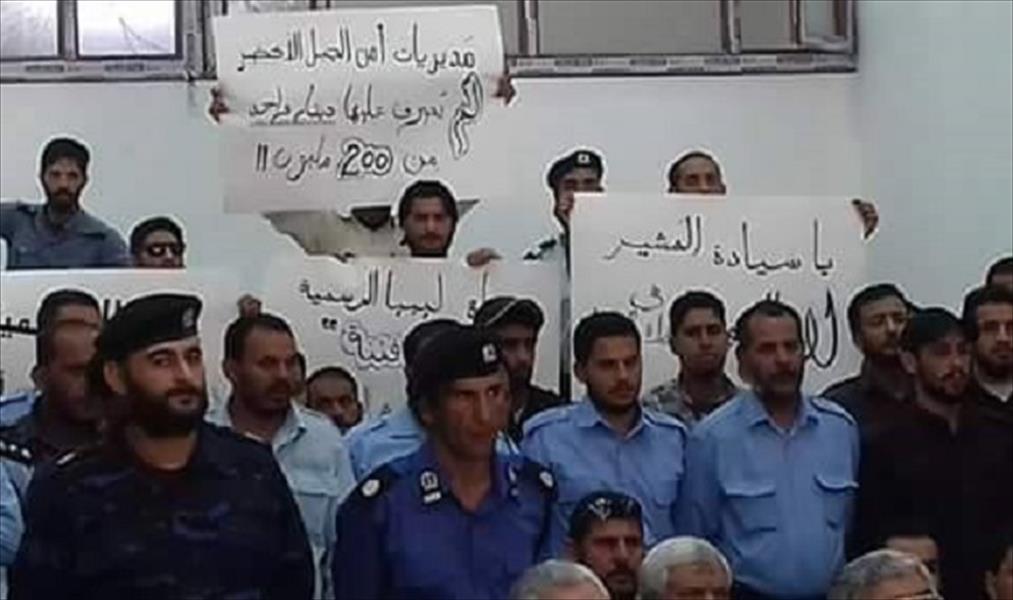 وقفة تضامنية بالجبل الأخضر لدعم قرار سحب الصلاحيات من الفاخري‎