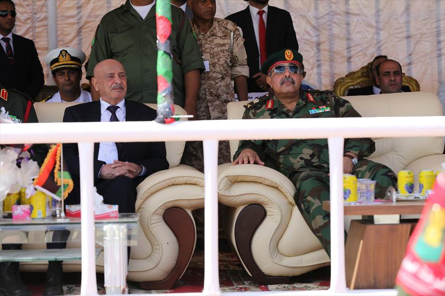 بالصور: عقيلة والناظوري يشهدان عرضًا عسكريًا في الكلية العسكرية بطبرق