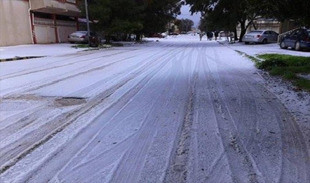 بالصور: تساقط الثلوج على منطقة الجبل الأخضر