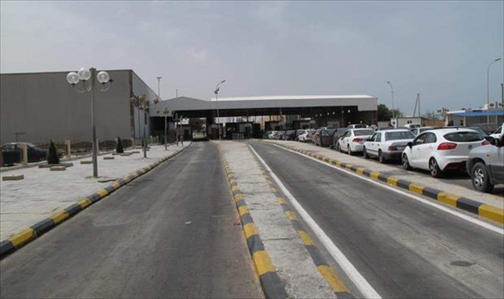 بعد إغلاقه شهرًا.. إعادة فتح معبر رأس إجدير من الجانبين