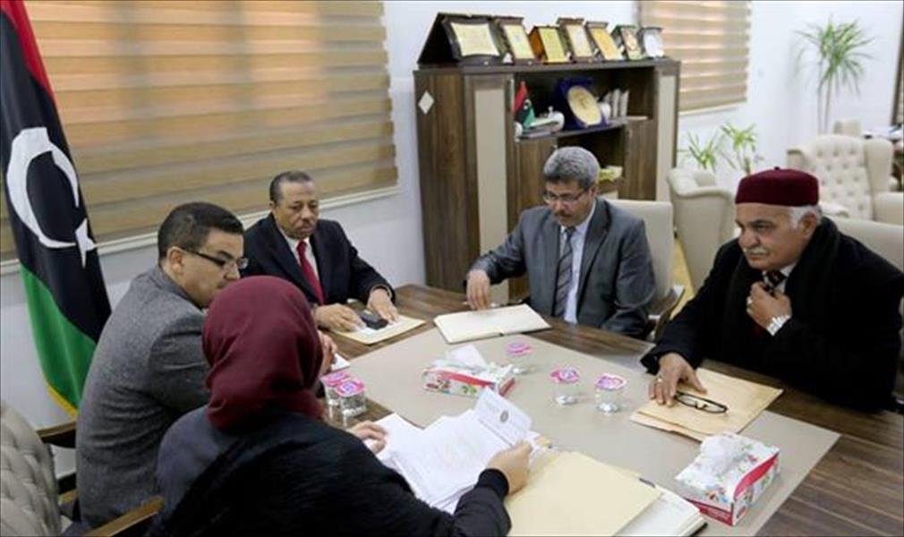 الثني يبحث الوضع التعليمي والوظيفي في درنة مع شنيب