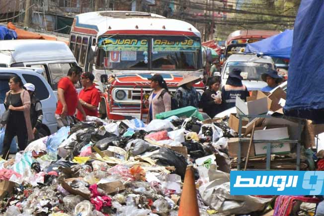 أطنان من النفايات تتراكم في شوارع رابع أكبر مدينة في بوليفيا
