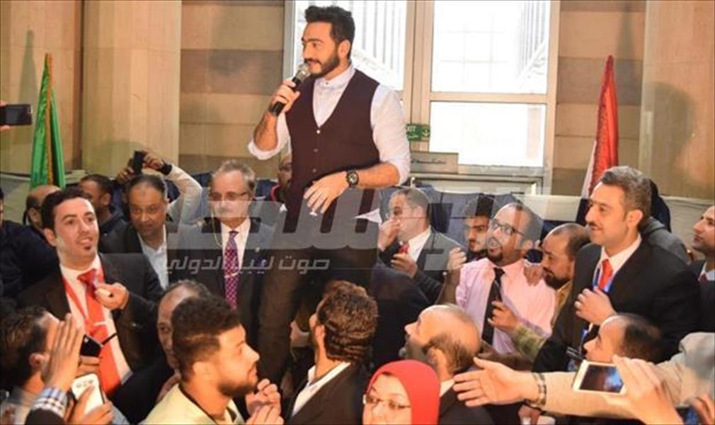 بالصور: تامر حسني يحيي حفل الأم المثالية بقصر العيني