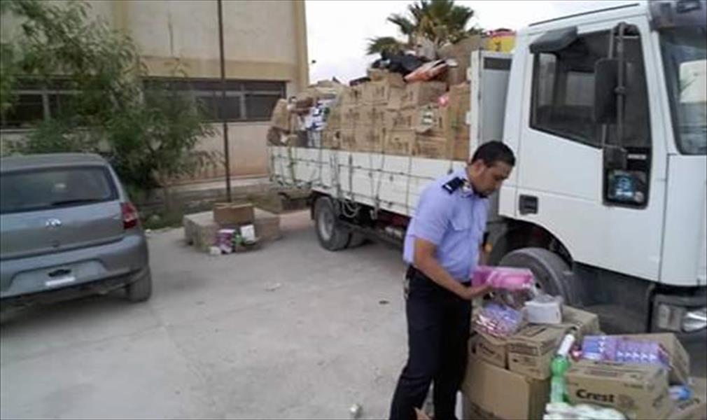 الحرس البلدي بنغازي يشرف على نقل البضائع من سوق العرب