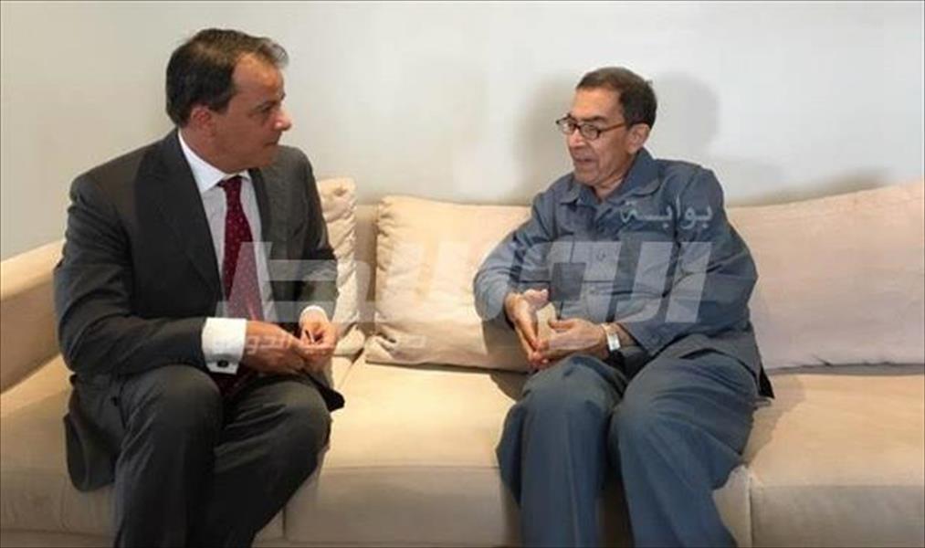 وزير صحة الموقتة يبحث مع مبعوث الجامعة العربية «تطوير الوضع الصحي»