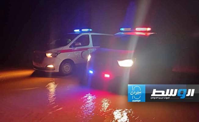 إخراج عائلات عالقة جراء السيول في بني وليد