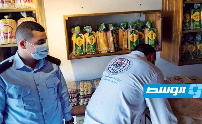 بالصور: جولة تفتيشية على مخابز ومحال حلويات في عين زارة