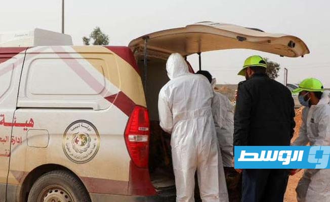 نقل جثامين مقبرة مرتوبة إلى مشرحة مستشفى الفتائح في درنة