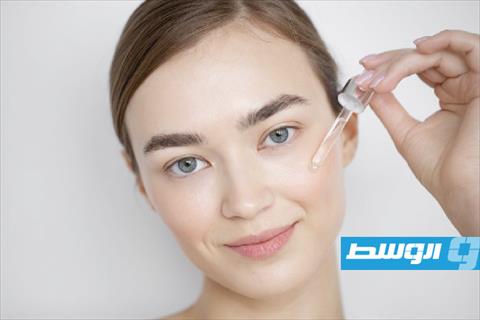 العسل والألوفيرا للعناية ببشرة حول العينين