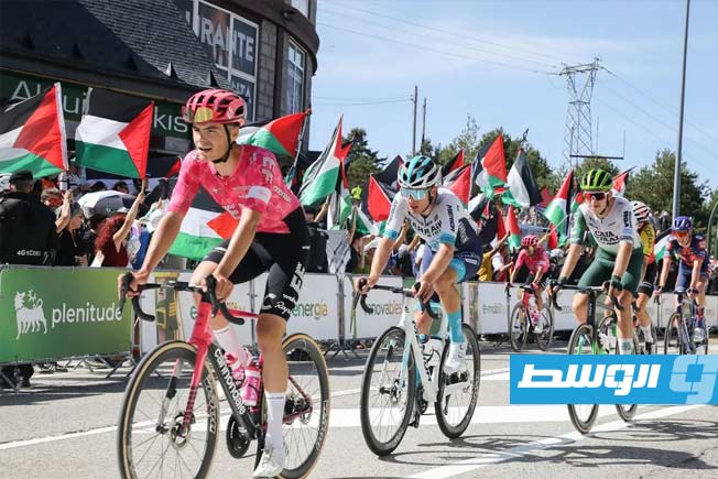 تظاهرات رافضة للحرب على غزة توقف طواف إسبانيا للدراجات