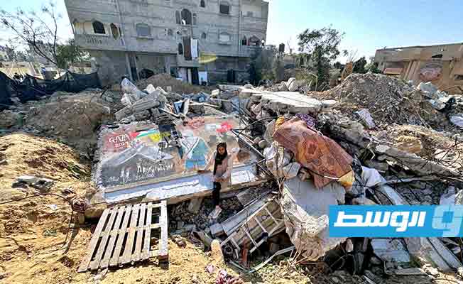 التشكيلية الفلسطينية أمل أبو السبح تحوّل الأطلال إلى معرض فني (صور)