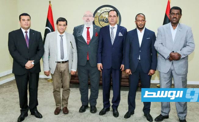 في أول زيارة لبنغازي.. سفير بريطانيا يجري مناقشات سياسية في مجلس النواب