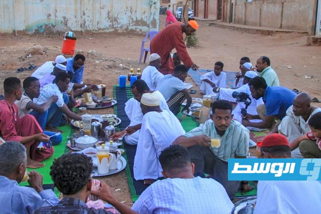 للمرة الأولى منذ 3 أعوام.. السودانيون يتحدون الحرب بـ«إفطارات رمضانية جماعية»