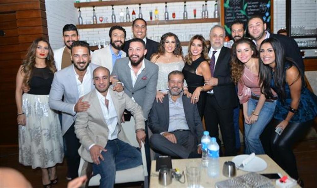 بالصور: شريف منير يحتفل بخطبة ابنته