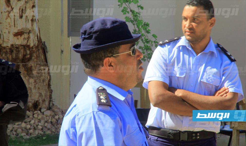 مدير أمن جالو يقدم دعمًا لقسم النجدة ومكافآت عينية لعناصر الشرطة