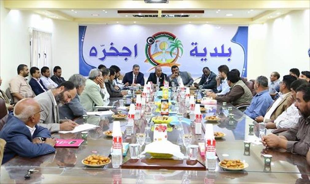 عميد أجخرة ينفي التنسيق مع الحاكم العسكري لإغلاق حقل فنترشال
