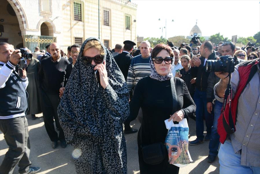 بالصور: يسرا وإلهام شاهين والفيشاوي في وداع شادية