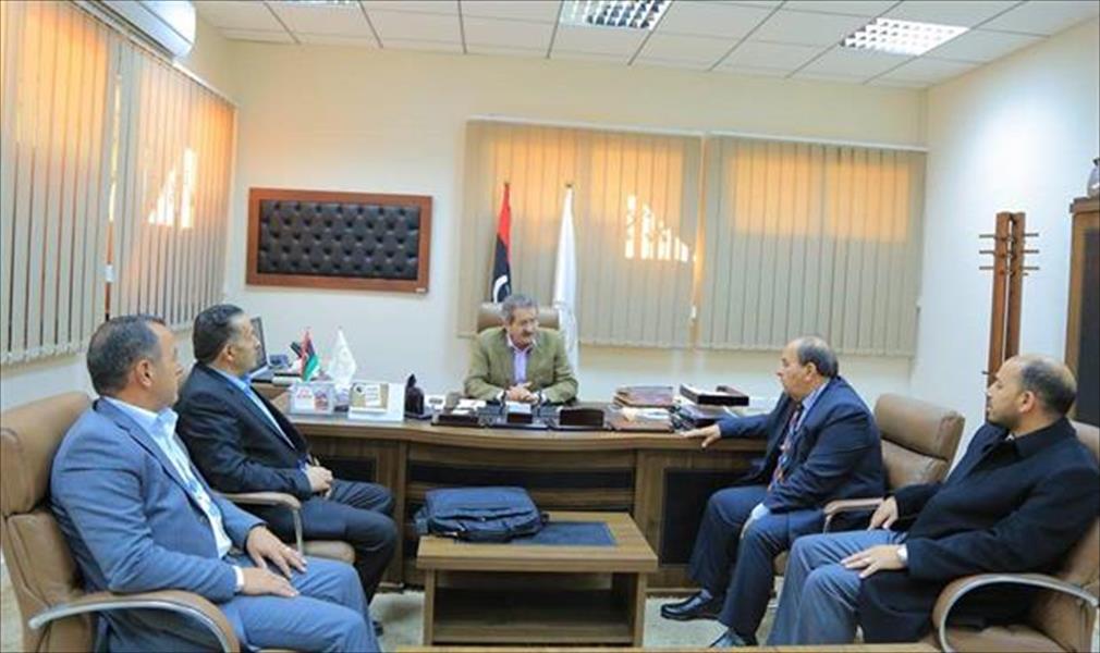 العبار يبحث مع مصرف التنمية منح قروض للمشاريع المتوسطة