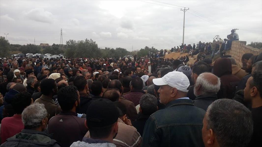 بالصور: تشييع جثمان الفنان محمد حسن