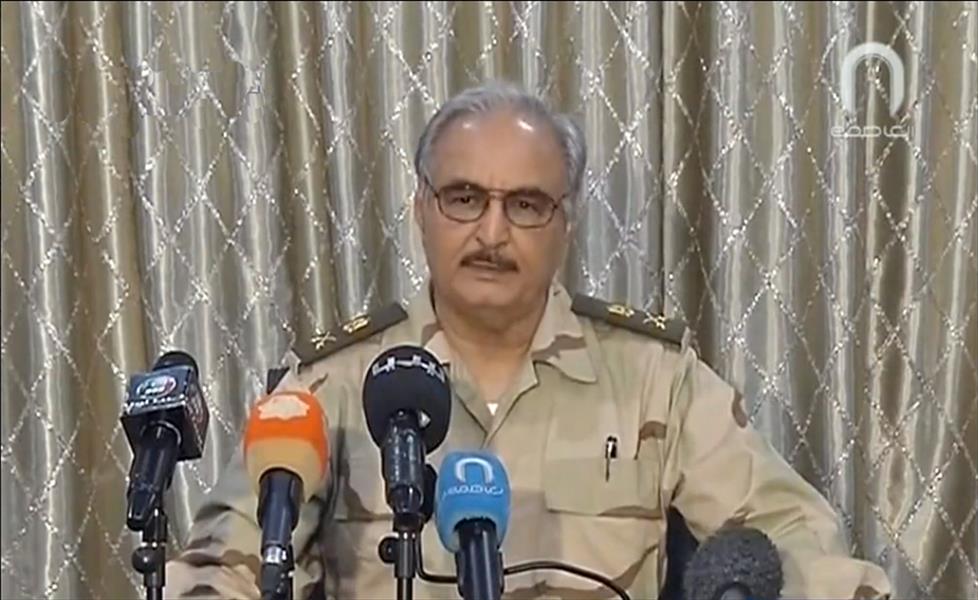 حفتر يطالب سكان بنغازي بتأجيل الفرح بانتصار الجيش