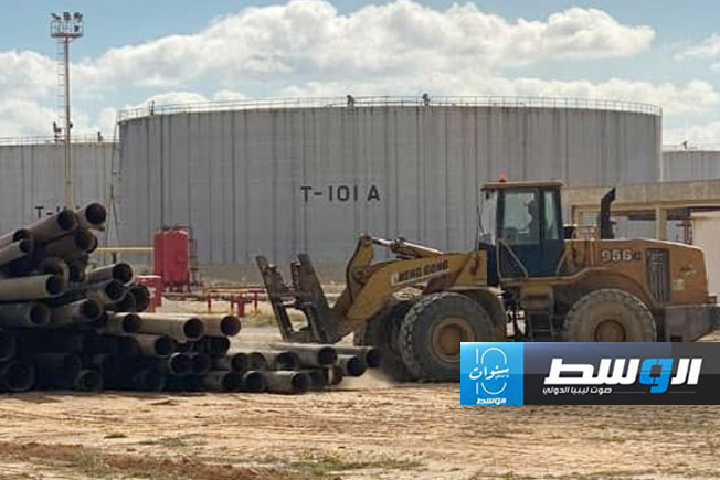 شركة البريقة: إنجاز 50% من أعمال تنظيف مستودع مصراتة النفطي (صور)