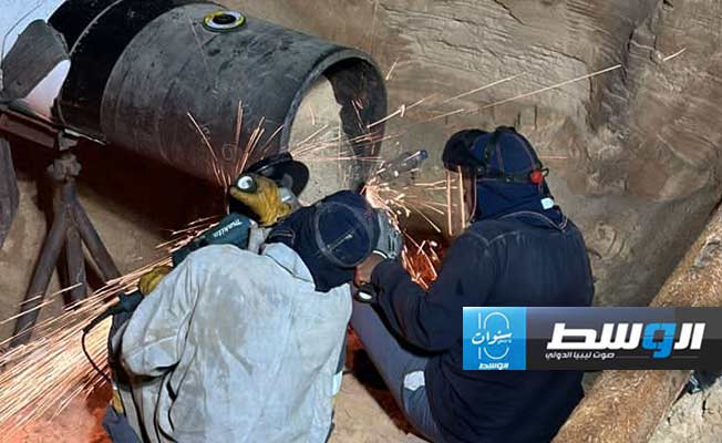 إصلاح الخط الرئيسي المغذي لمحطة حقن المياه في حقل أبوالطفل النفطي