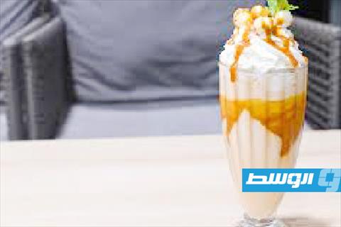 ميلك شيك كراميل وكريمة