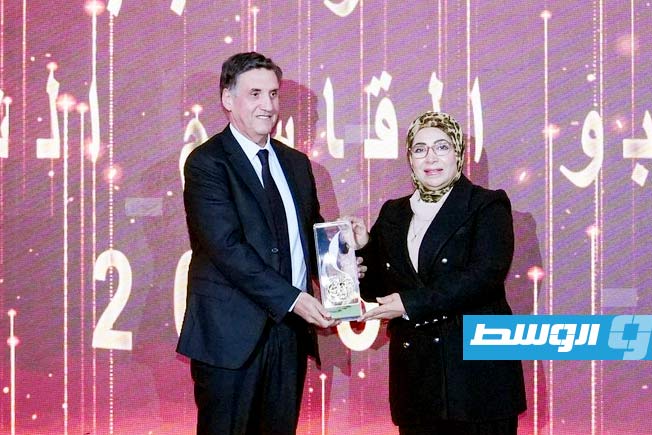 جائزة «أبي القاسم الشابي للأدب العربي» تذهب للرواية المصرية «أن يتأرجح بك»