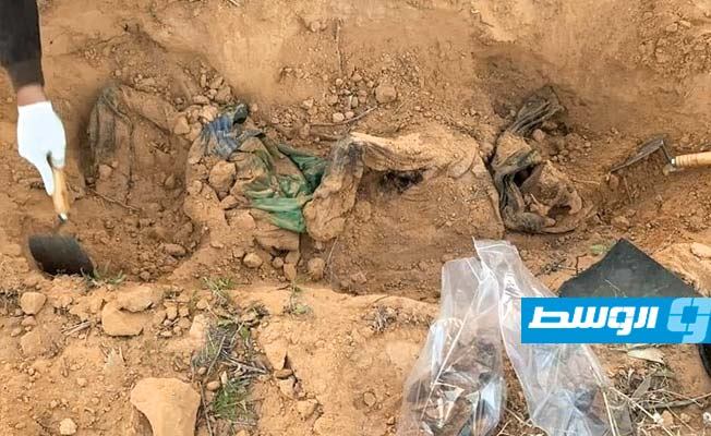 العثور على جثتين متحللتين ومكبلتي اليدين عند العمارات الصينية جنوب أجدابيا