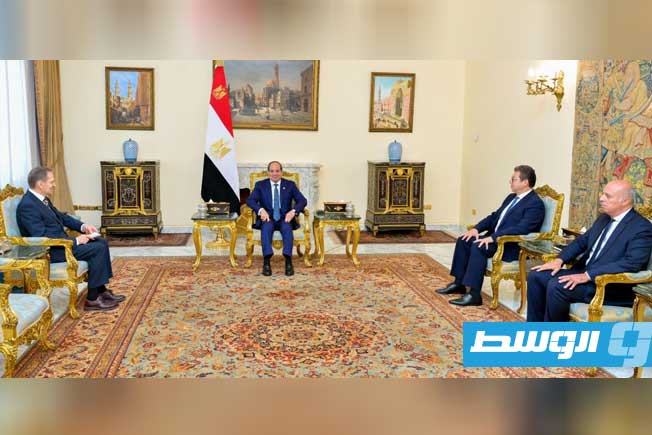 السيسي يبحث مع رئيس المخابرات الروسية الحلول السلمية للأزمات الإقليمية والدولية