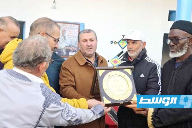 وزير السياحة يزور زوارة ويشيد بمبادرة إحياء المدينة القديمة