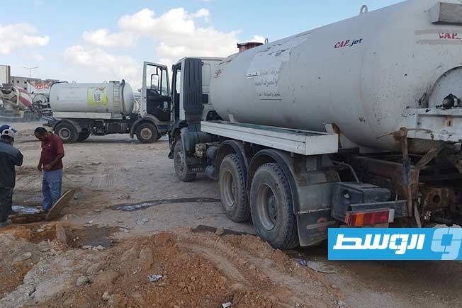 استمرار تنظيف خط تصريف مياه الأمطار السواني - الكريمية